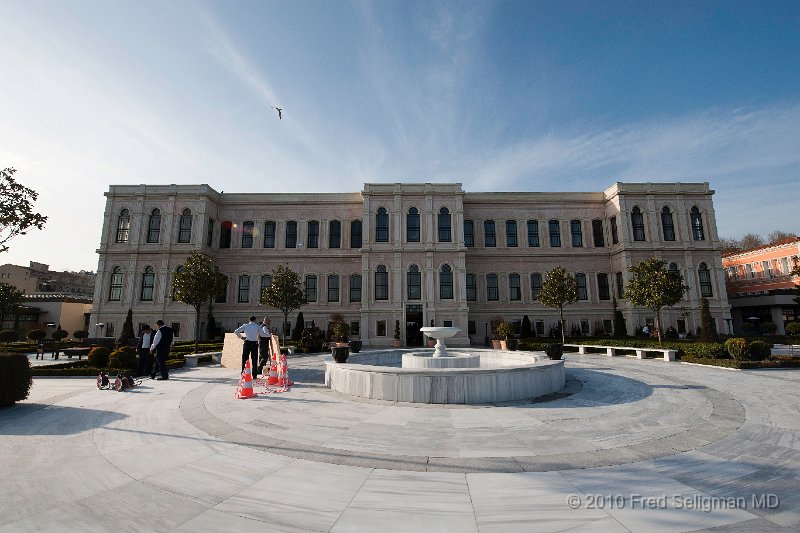 20100401_094924 D3.jpg - The Four Seasons Hotel is on the Bosphorus